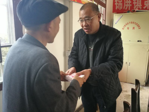 扶貧幫扶送溫暖 精準(zhǔn)扶貧暖人心