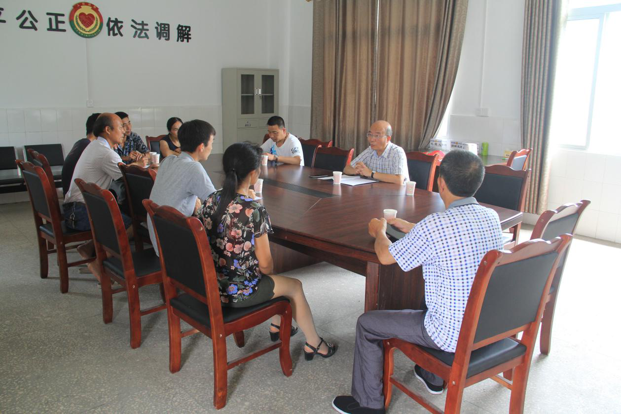 深入扶貧一線，推動(dòng)“大學(xué)習(xí)、大討論、大調(diào)研”活動(dòng)落地