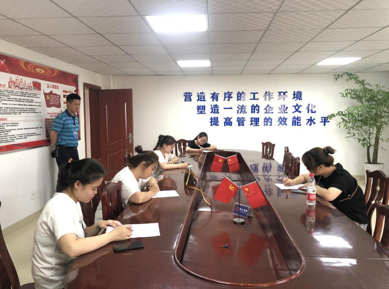 你我手牽手，爭做文明星