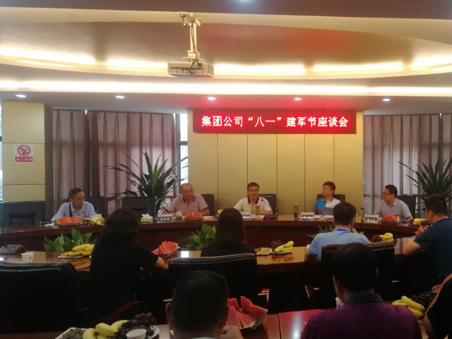 “退伍不褪色，退役不退志”