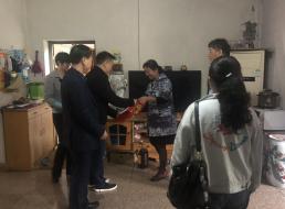 走訪慰問困難戶，真情關(guān)愛暖人心