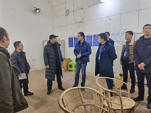 市國(guó)資委領(lǐng)導(dǎo)到清源水務(wù)集團(tuán)慰問(wèn)優(yōu)秀人才、困難黨員并開(kāi)展節(jié)前安全檢查