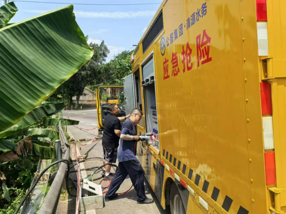 夏季應(yīng)急搶險(xiǎn)車(chē)現(xiàn)場(chǎng)演練取得圓滿成功—高效應(yīng)對(duì)微小型供水設(shè)備電源故障